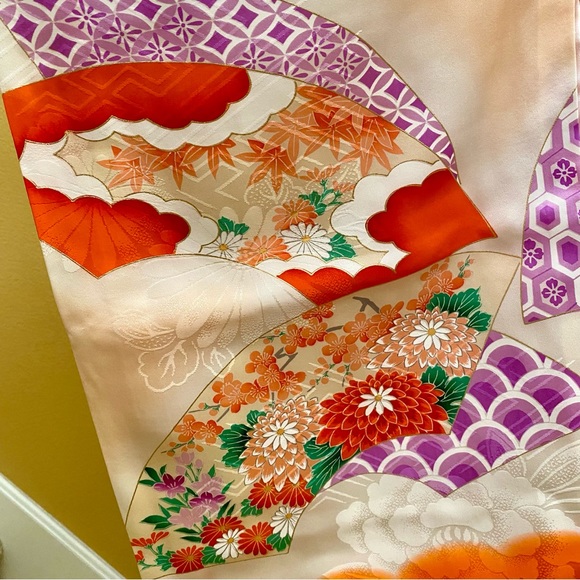 Authentic Japanese Peach Silk Kimono - Picture 4 of 7